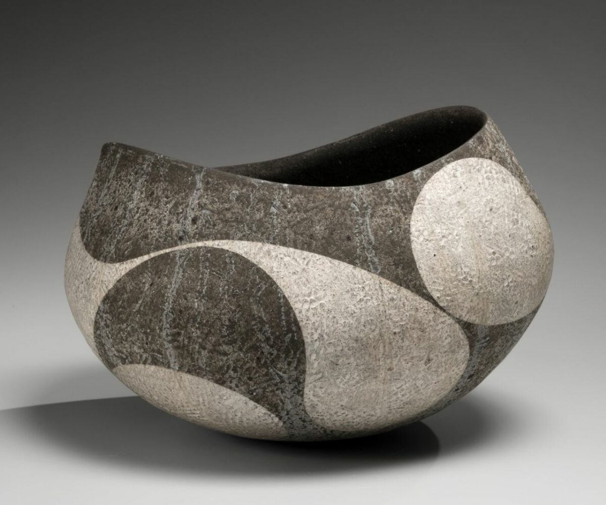 Elegant Sculptural Ceramic Vases By Daisuke Iguchi 5
