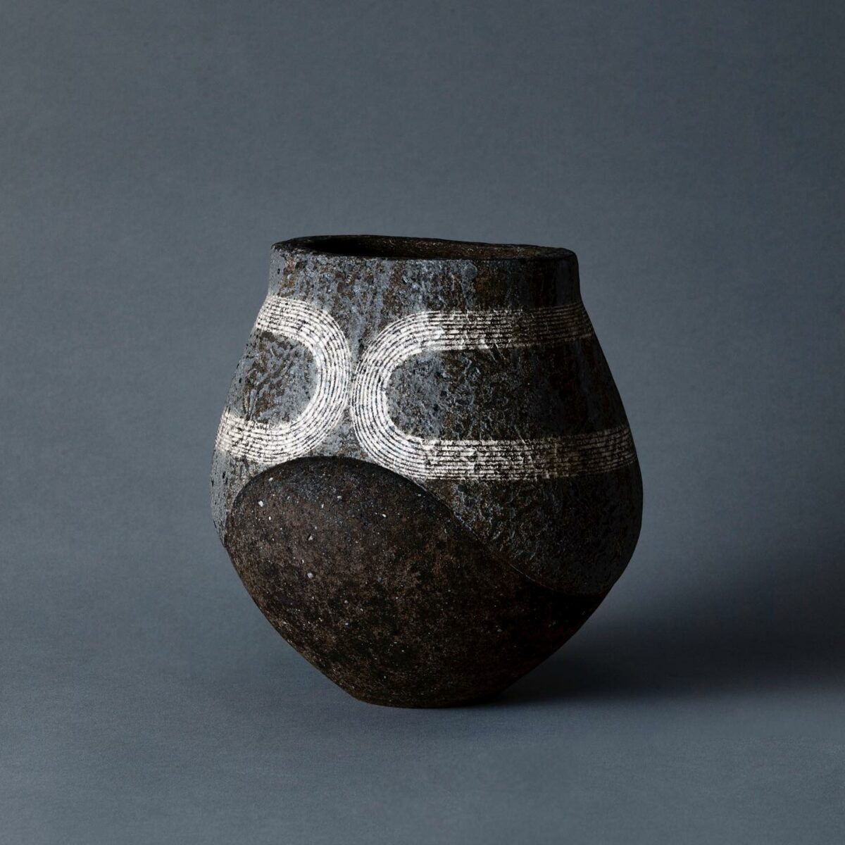Elegant Sculptural Ceramic Vases By Daisuke Iguchi 7
