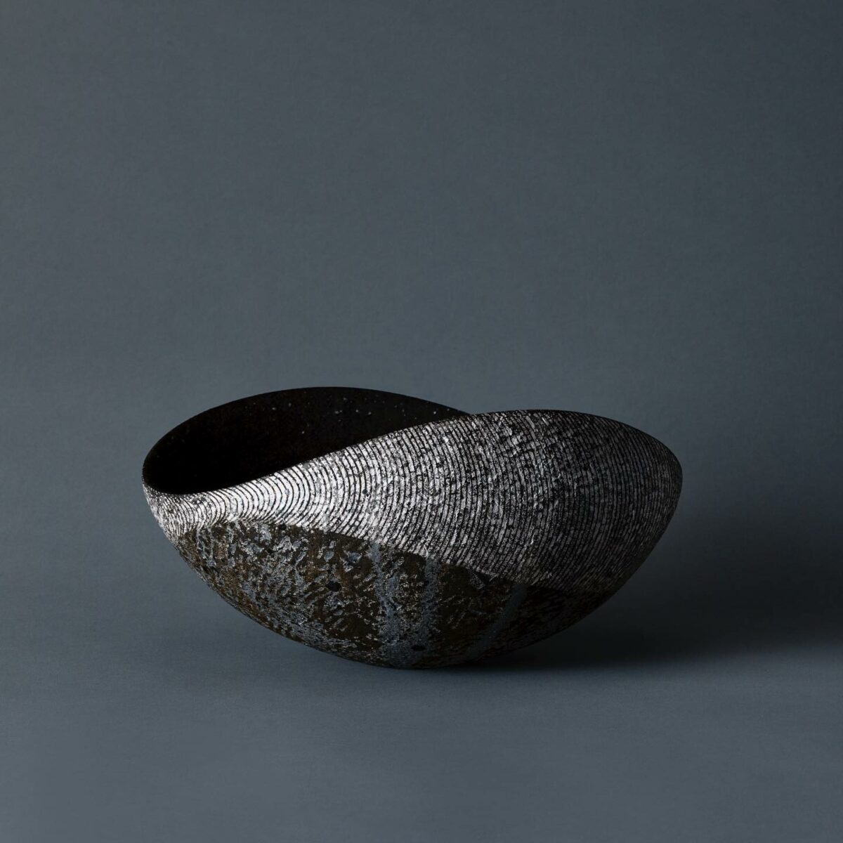 Elegant Sculptural Ceramic Vases By Daisuke Iguchi 8