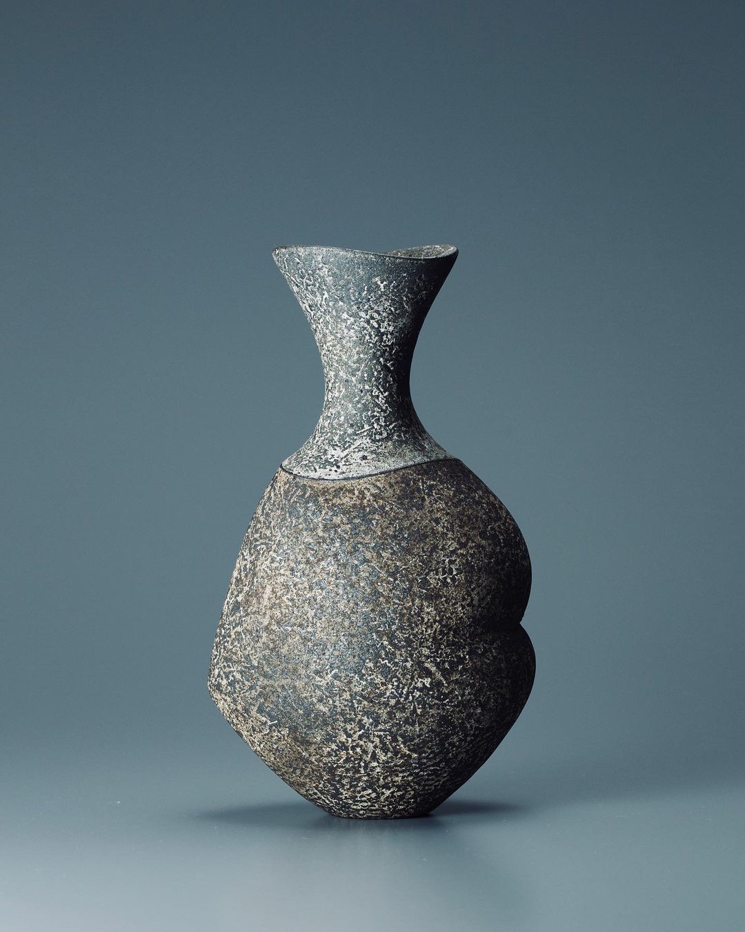Elegant Sculptural Ceramic Vases By Daisuke Iguchi 9