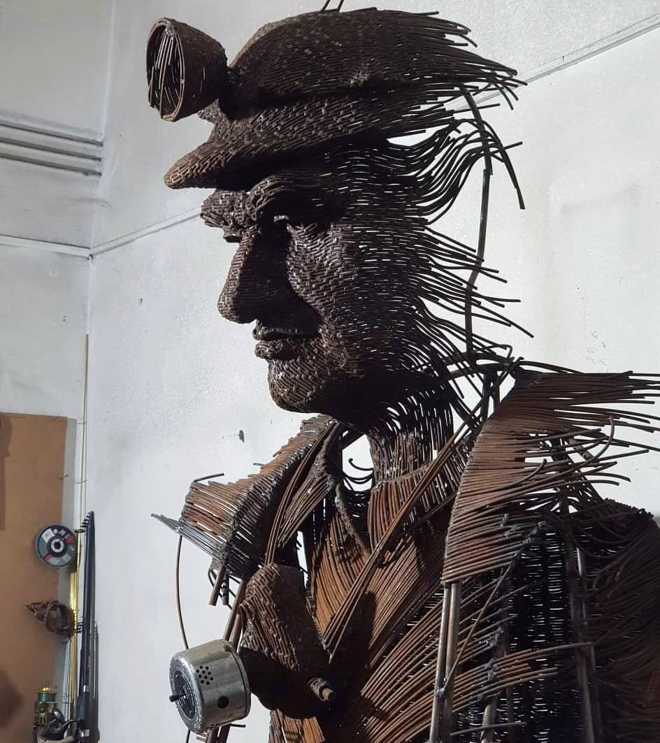 Extraordinary Sculptures Made From Industrial Metal Wires By Darius Hulea (8)