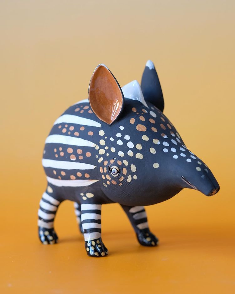 Fascinating Ceramic Sculptures Of Anthropomorphized Animals By Nastia Calaca (1)