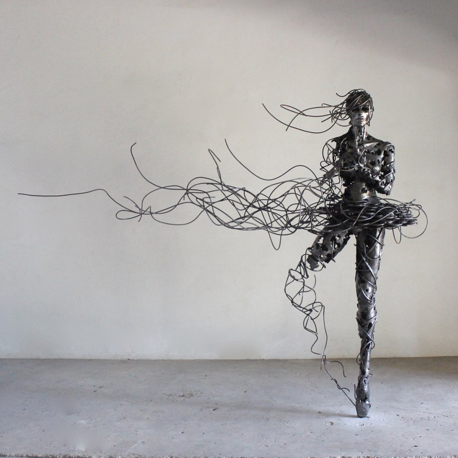 Fragmented Figures Awesome Steel Sculptures By Regardt Van Der Meulen (11)
