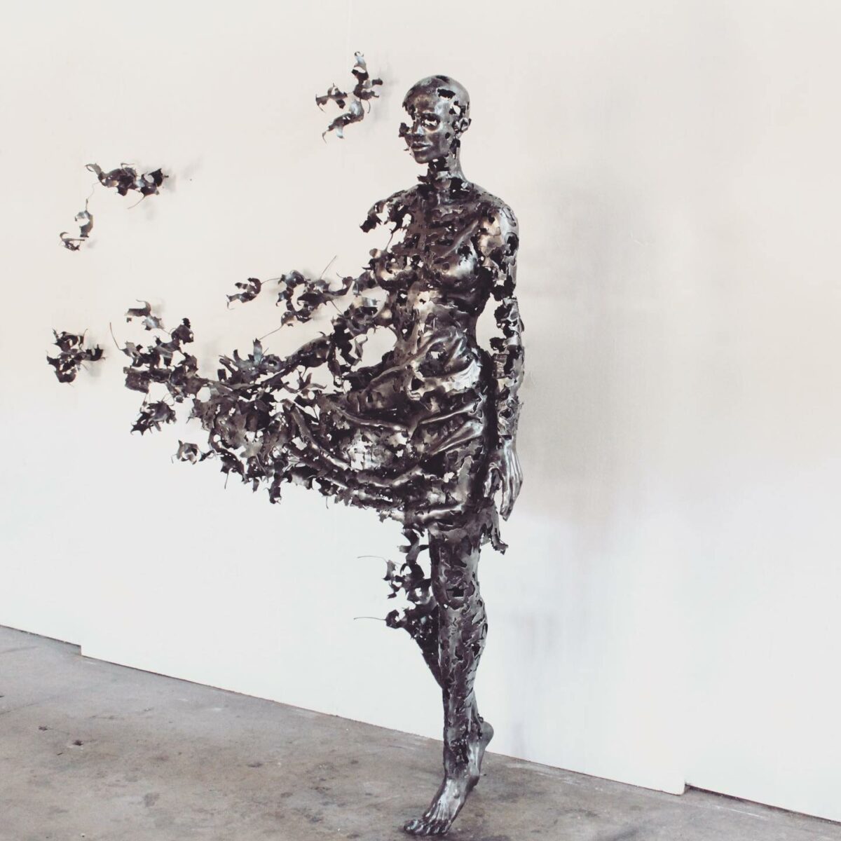 Fragmented Figures Awesome Steel Sculptures By Regardt Van Der Meulen (3)