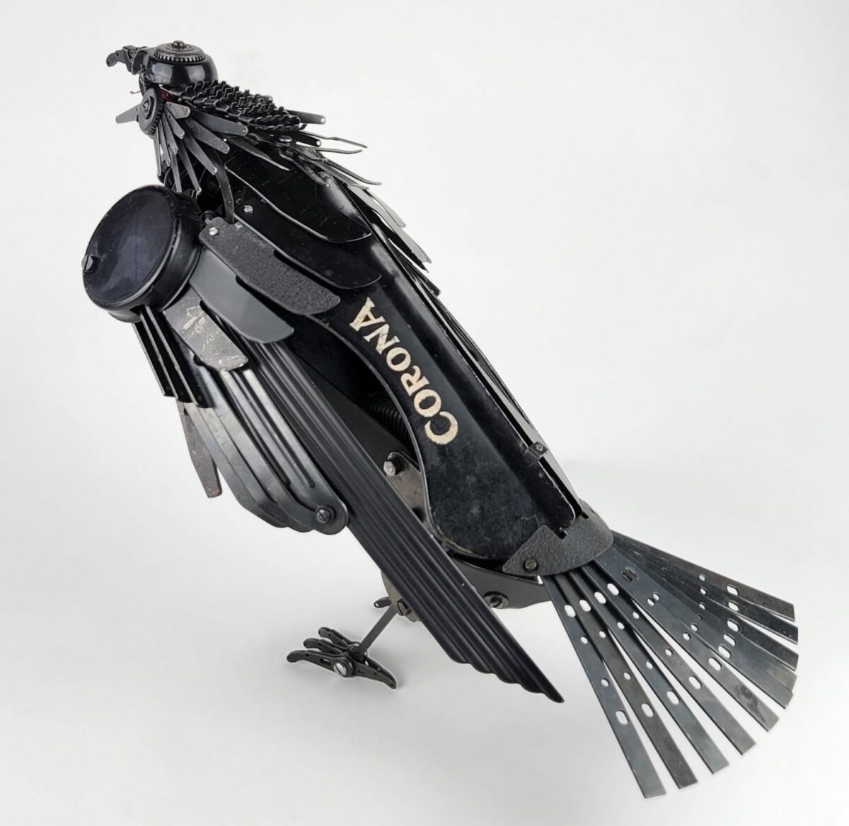 Incredible Animal Sculptures Made From Vintage Typewriters By Jeremy Mayer (5)