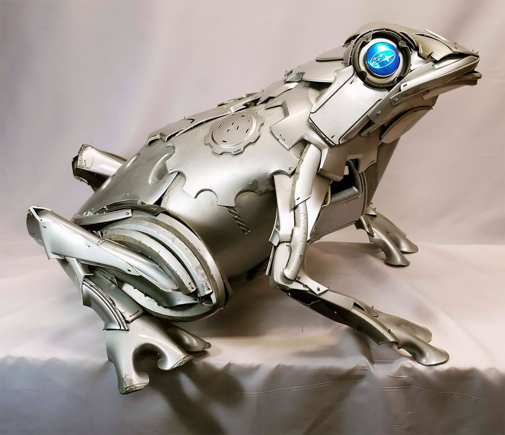 Old Hubcaps Transformed Into Incredible Animal Sculptures By Ptolemy Elrington (13)
