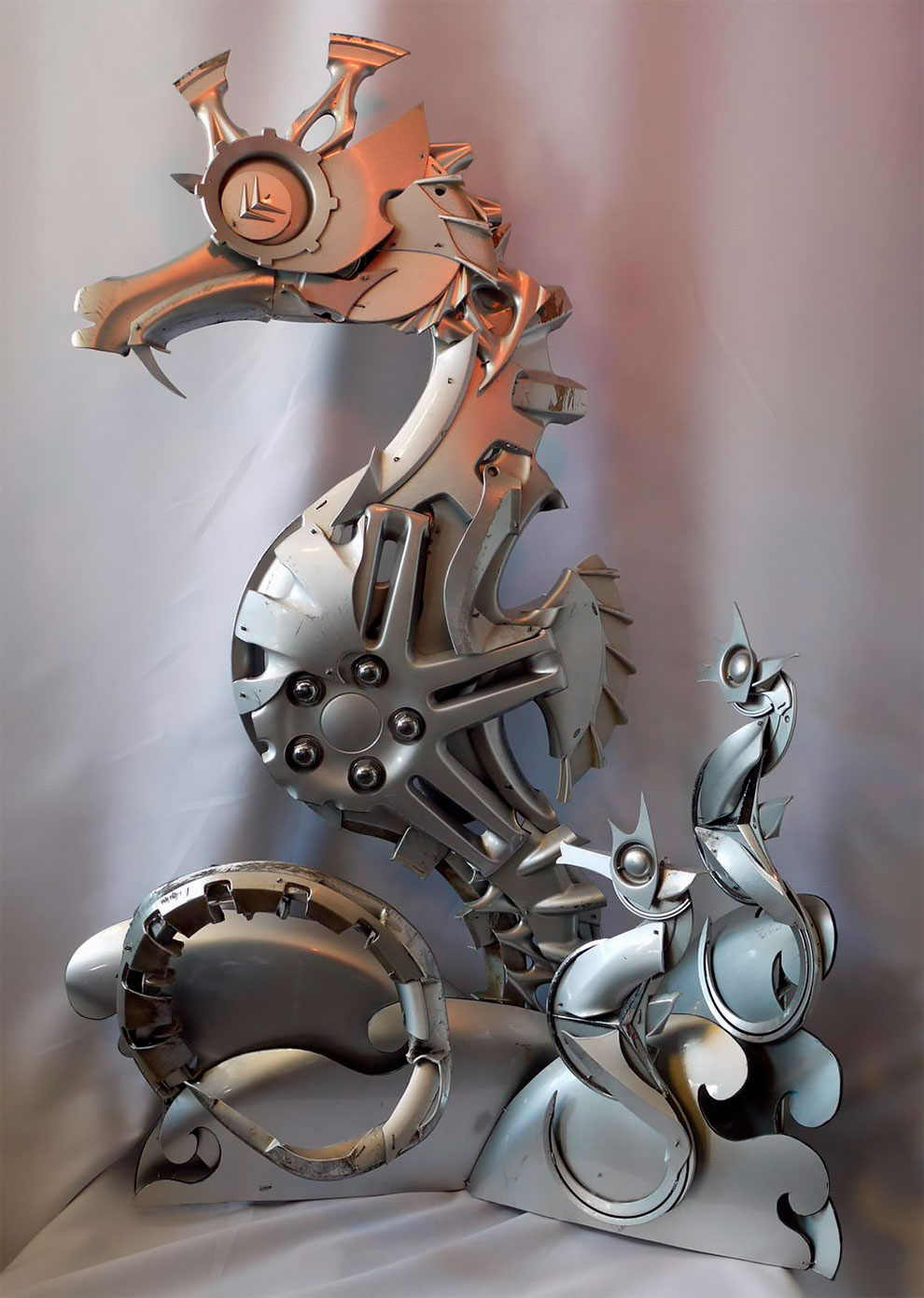 Old Hubcaps Transformed Into Incredible Animal Sculptures By Ptolemy Elrington (19)