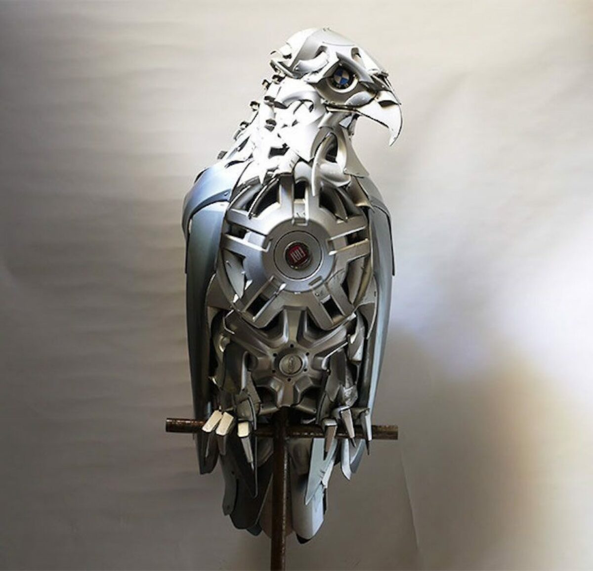 Old Hubcaps Transformed Into Incredible Animal Sculptures By Ptolemy Elrington 26