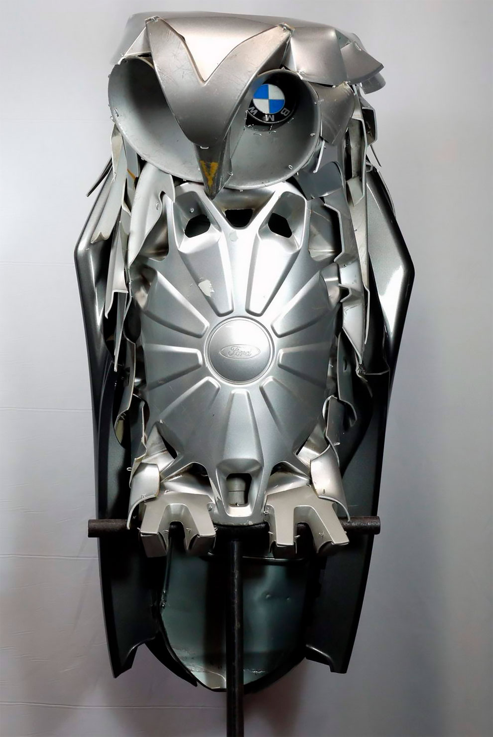 Old Hubcaps Transformed Into Incredible Animal Sculptures By Ptolemy Elrington (3)