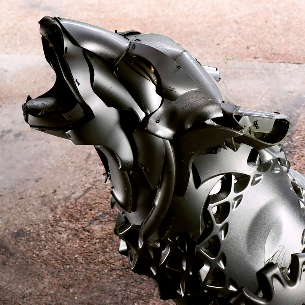 Old Hubcaps Transformed Into Incredible Animal Sculptures By Ptolemy Elrington (5)