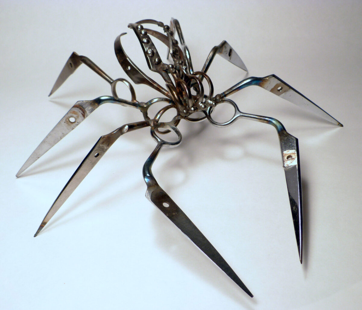 Scissors Confiscated By The Tsa Transformed Into Amazing Spider Sculptures By Christopher Locke (1)