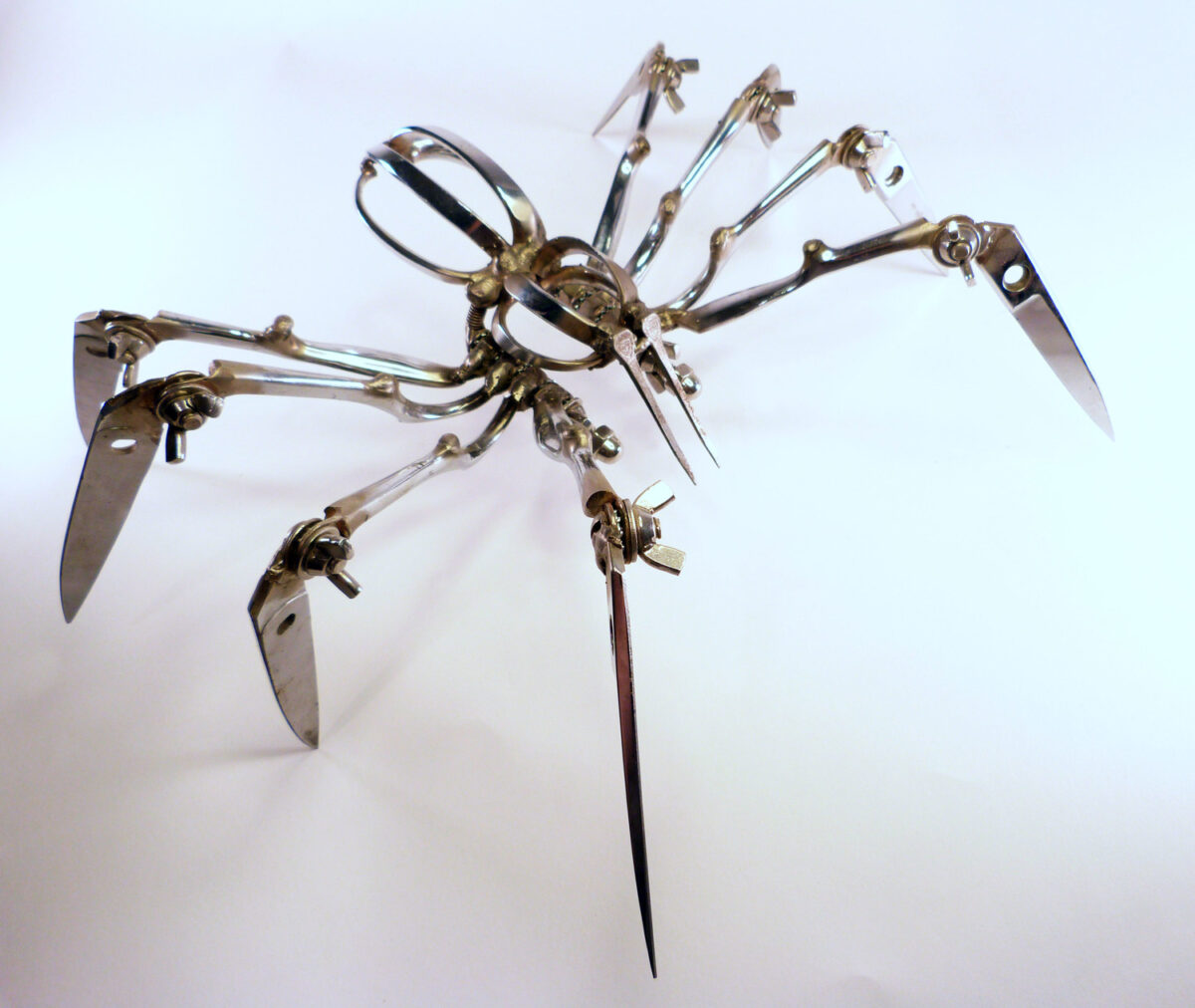 Scissors Confiscated By The Tsa Transformed Into Amazing Spider Sculptures By Christopher Locke (4)