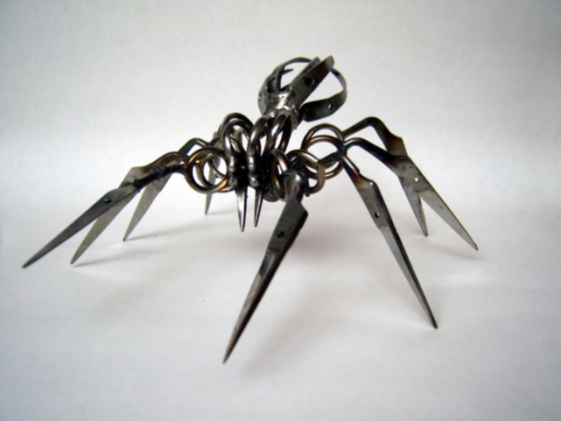 Scissors Confiscated By The Tsa Transformed Into Amazing Spider Sculptures By Christopher Locke (6)