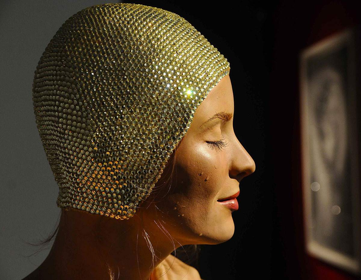 Amazingly Realistic Swimmer Sculptures By Carole A. Feuerman (11)