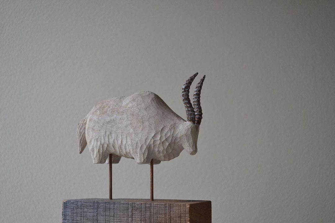 Formidable Wood Carved Sculptures Of Wildlife Animals In Miniature By Tomohiro Suzuki (21)
