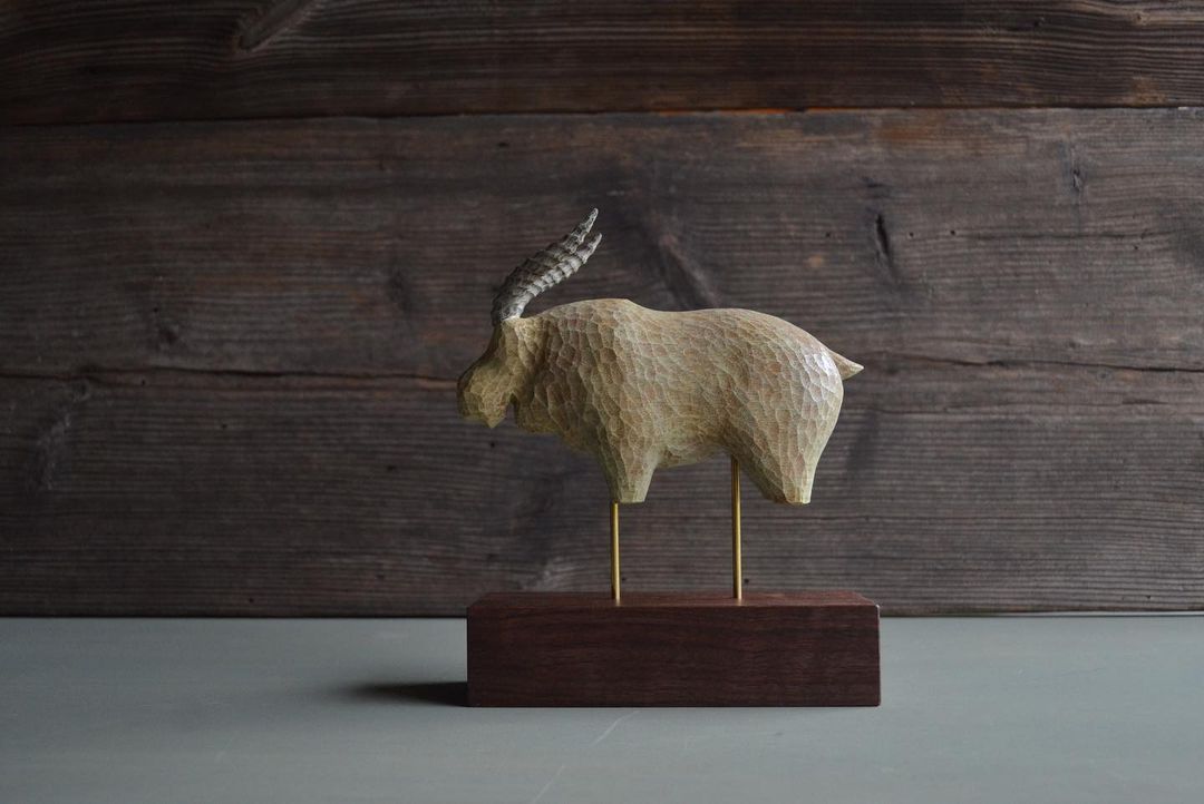 Formidable Wood Carved Sculptures Of Wildlife Animals In Miniature By Tomohiro Suzuki (6)