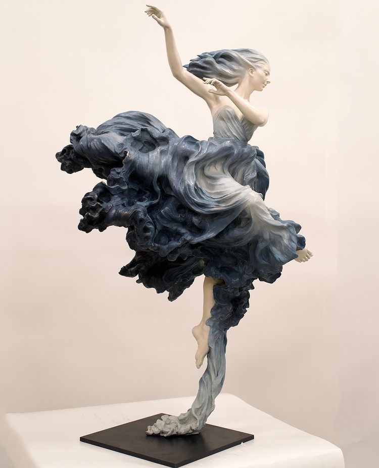 Gorgeous Sculptures Of Women In Flying Dresses By Luo Li Rong (11)