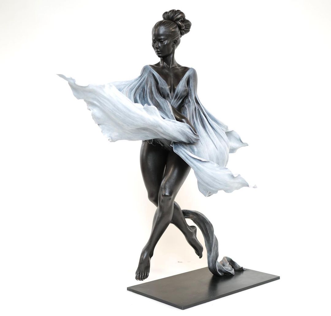 Gorgeous Sculptures Of Women In Flying Dresses By Luo Li Rong (14)