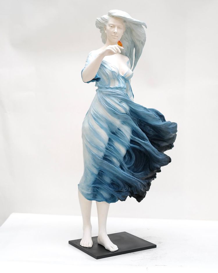 Gorgeous Sculptures Of Women In Flying Dresses By Luo Li Rong (15)