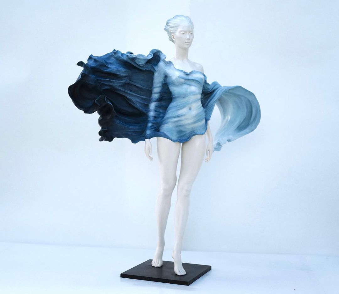 Gorgeous Sculptures Of Women In Flying Dresses By Luo Li Rong (17)