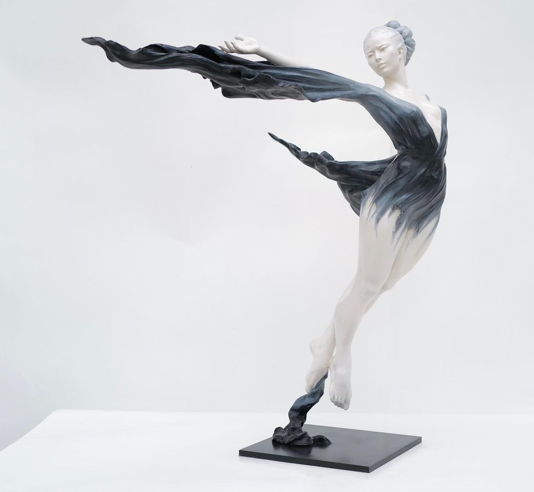Gorgeous Sculptures Of Women In Flying Dresses By Luo Li Rong (18)