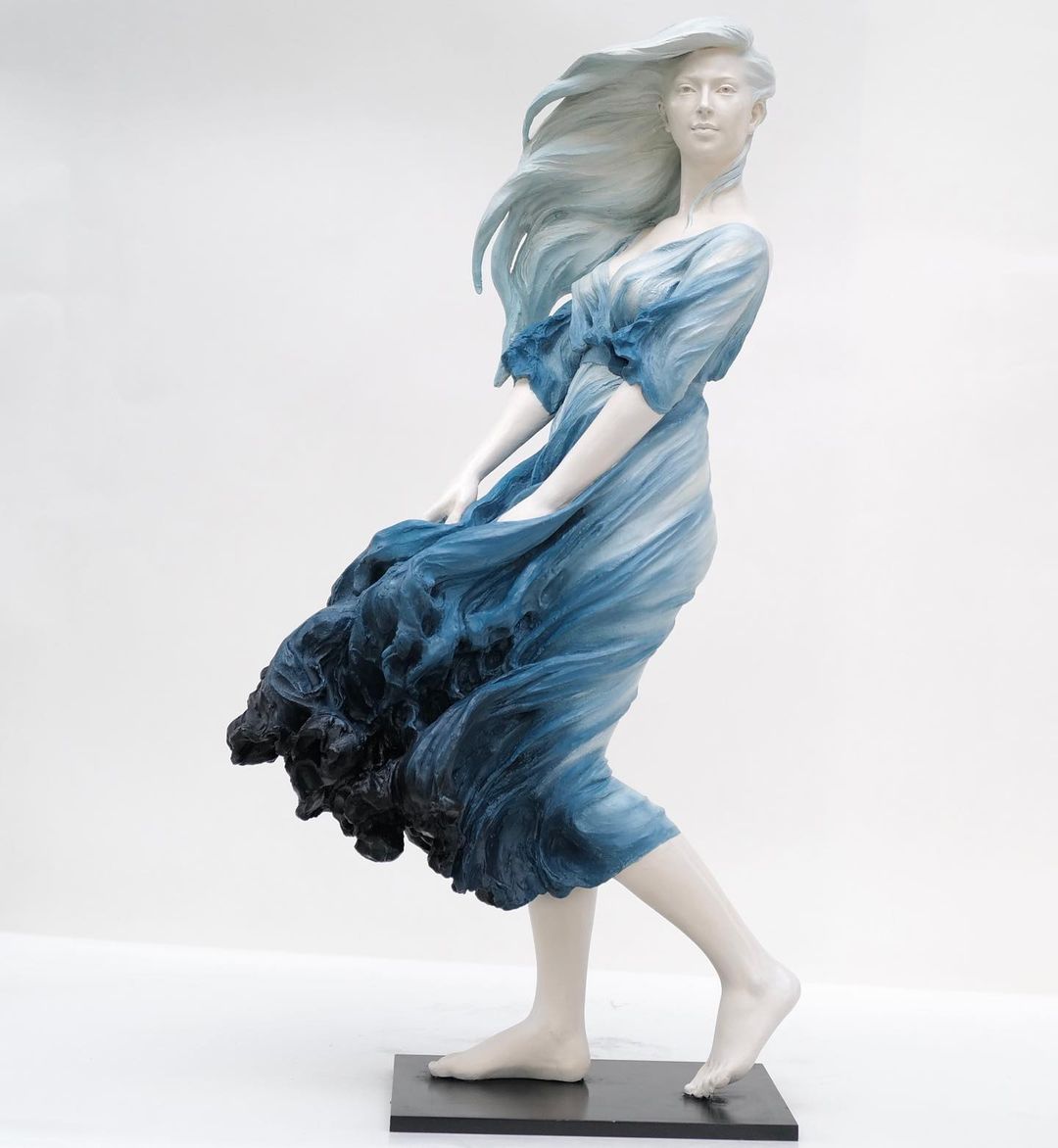 Gorgeous Sculptures Of Women In Flying Dresses By Luo Li Rong (19)