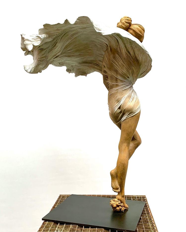 Gorgeous Sculptures Of Women In Flying Dresses By Luo Li Rong (1)