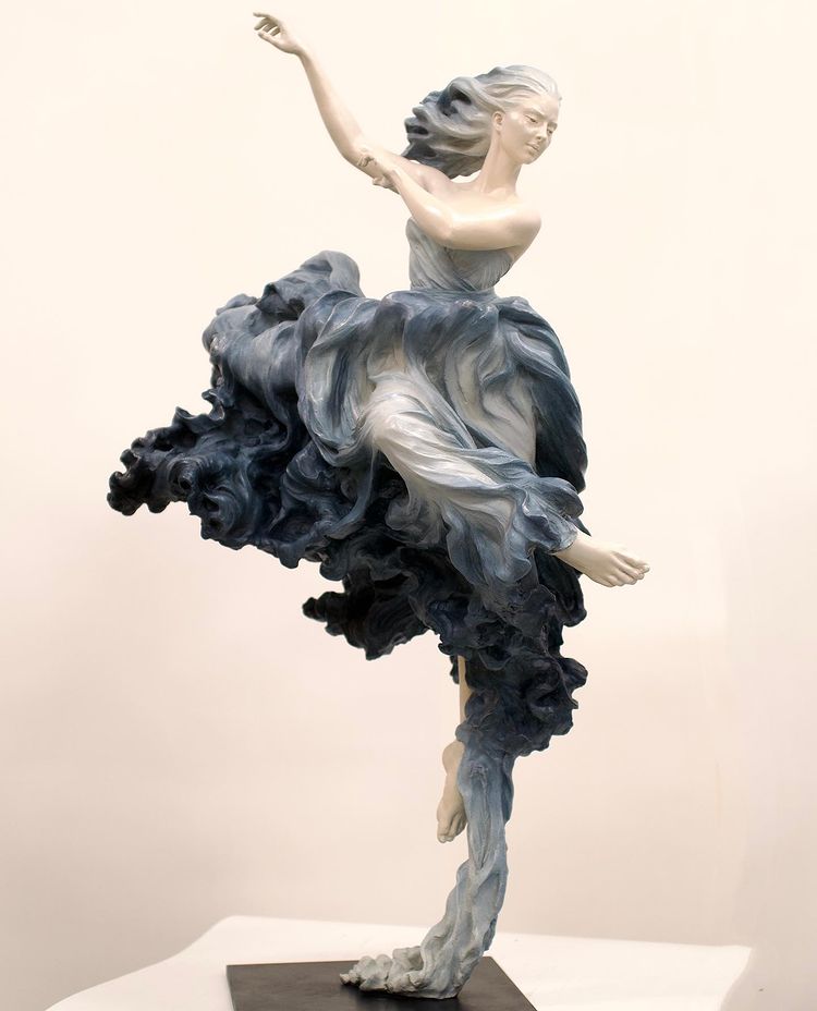 Gorgeous Sculptures Of Women In Flying Dresses By Luo Li Rong (8)