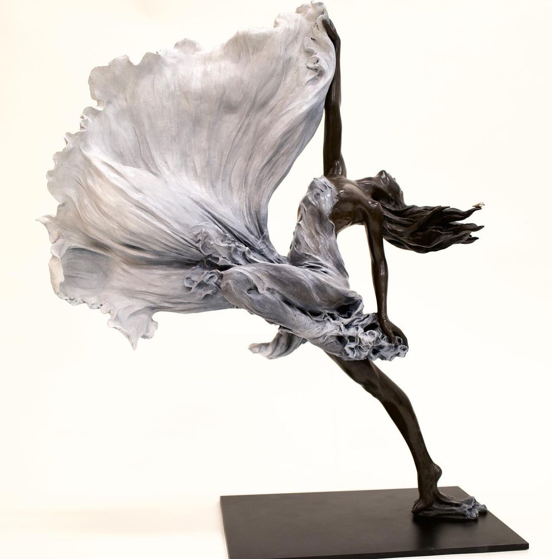 Gorgeous Sculptures Of Women In Flying Dresses By Luo Li Rong (9)