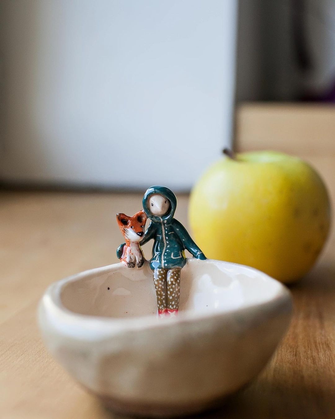 Delicate Ceramics Decorated With Lovely Figure Sculptures By Nadya And Olga (27)