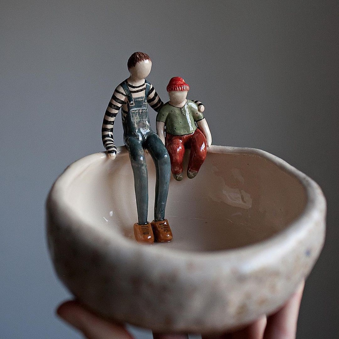 Delicate ceramics decorated with lovely figure sculptures in miniature by Nadya and Olga