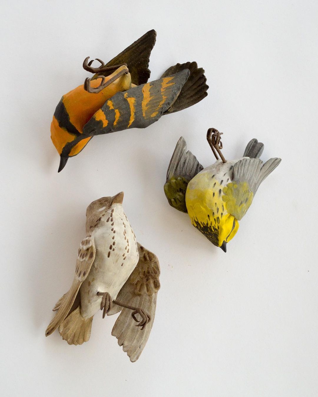 Ceramic Vases Ornate With Realistic Bird Sculptures By Sarah Conti (1)