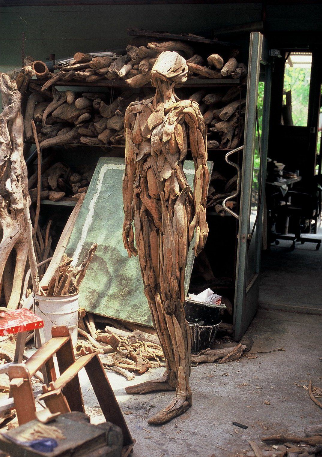 Eerie Human Like Sculptures Made From Driftwood By Nagato Iwasaki (1)