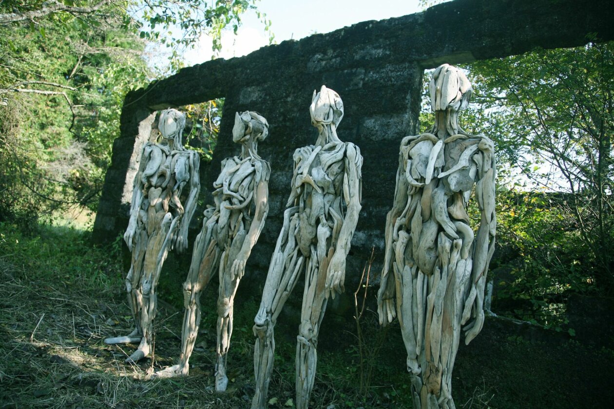 Eerie Human Like Sculptures Made From Driftwood By Nagato Iwasaki (2)
