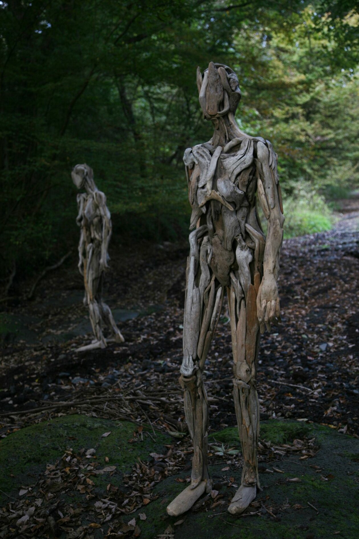 Eerie Human Like Sculptures Made From Driftwood By Nagato Iwasaki (7)
