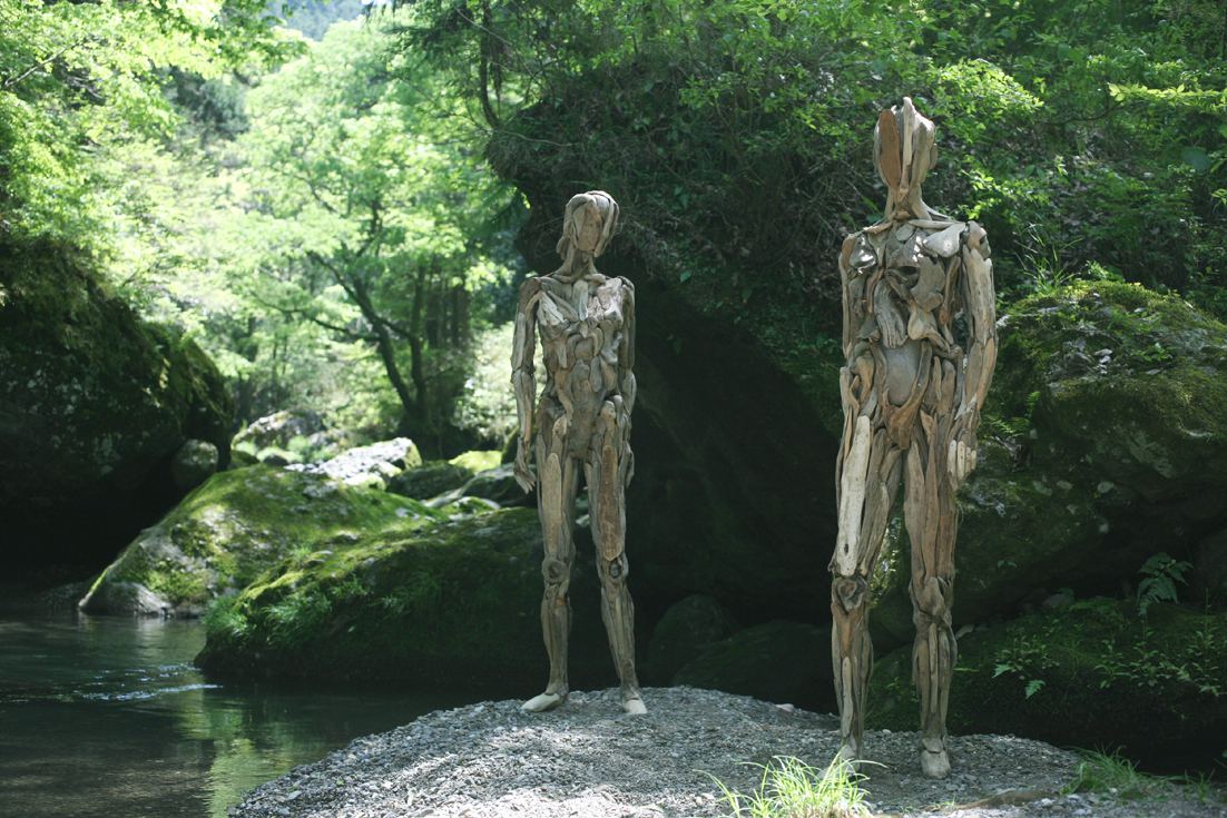 Eerie Human Like Sculptures Made From Driftwood By Nagato Iwasaki (8)