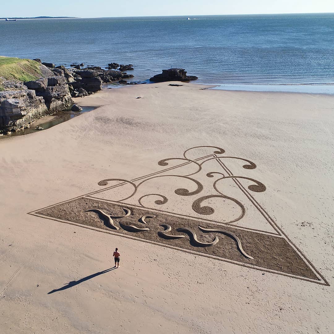 Large Scale Beach Sand Drawings By Jben Beach (13)