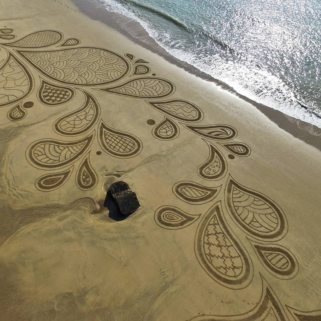 Large Scale Beach Sand Drawings By Jben Beach (24)