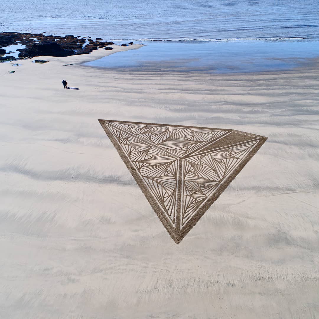 Large Scale Beach Sand Drawings By Jben Beach (8)