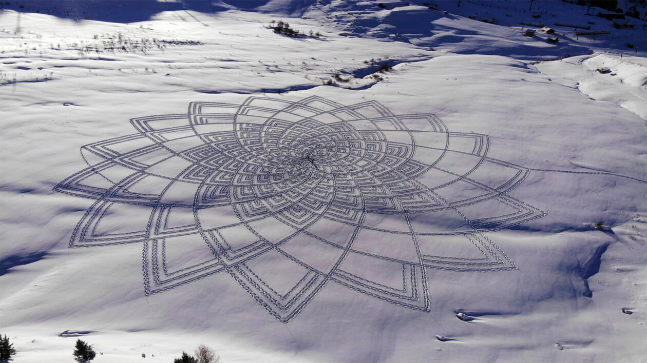 Large Scale Snow Drawings By Simon Beck (1)