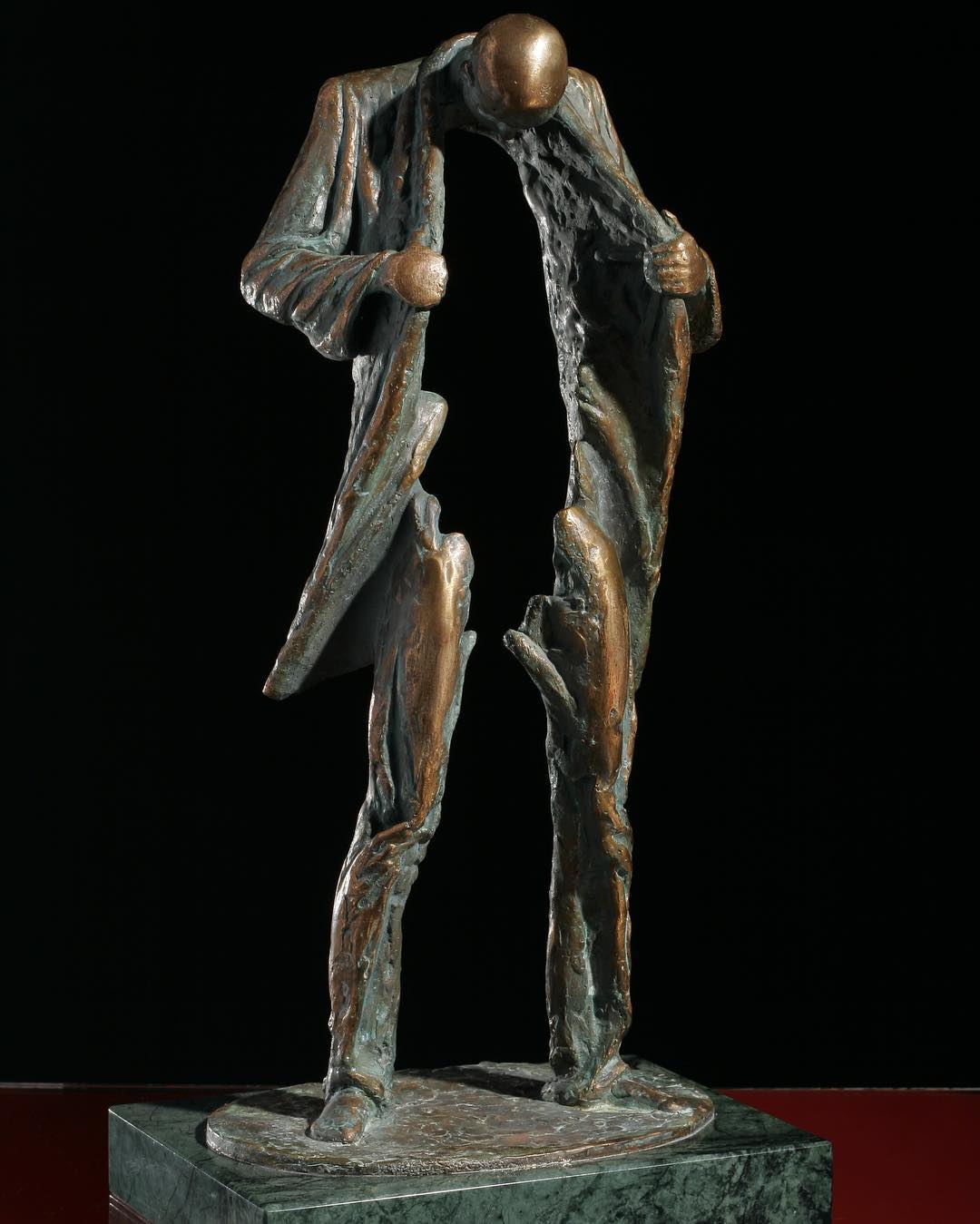 Surrealistic Figure Sculptures By Volodymyr Tsisaryk (2)