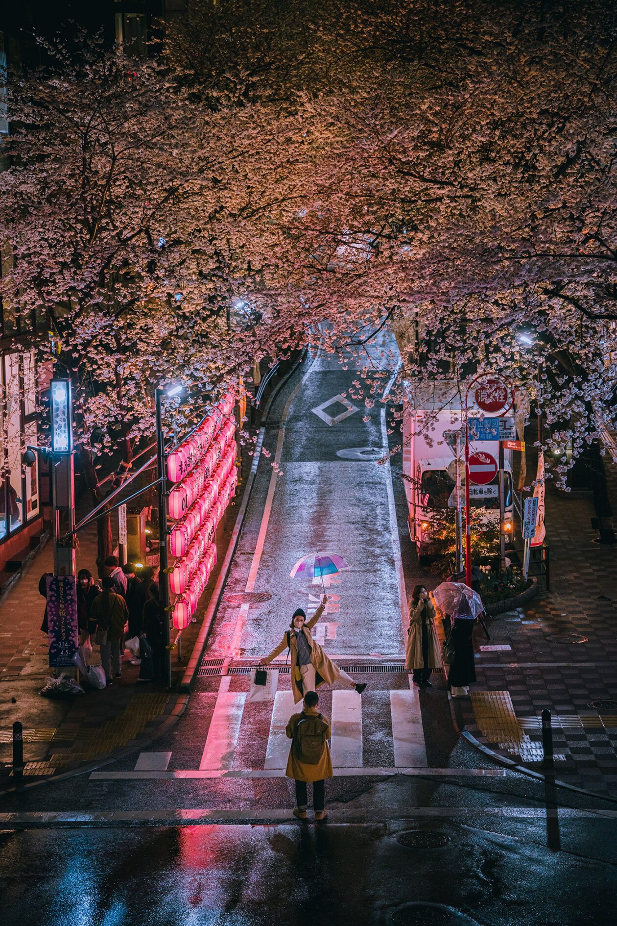 Tokyo In The Rain Spring Scene, A Fascinating Photography Series By Kenta Hayashi (7)