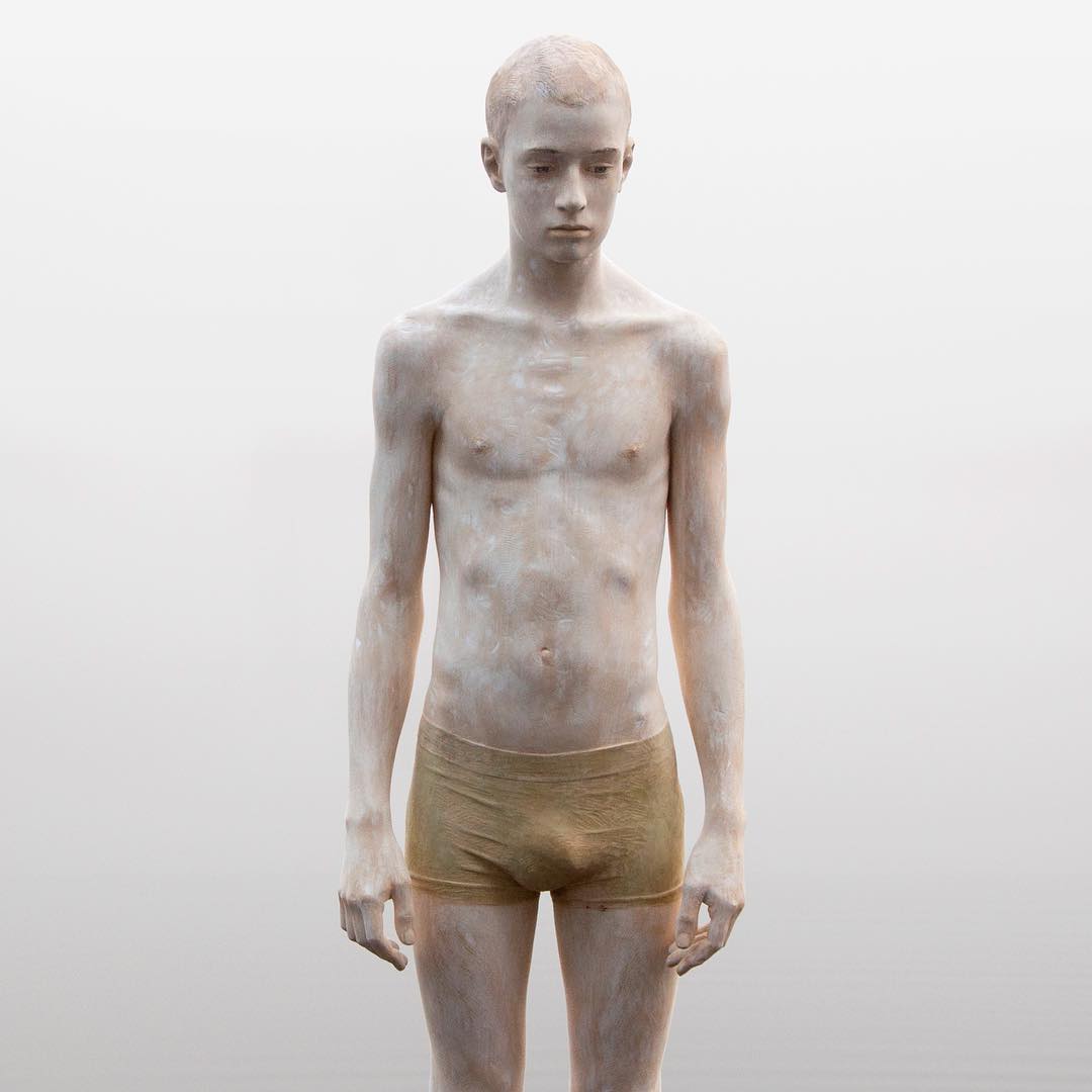 Amazingly Realistic Figurative Wood Sculptures By Bruno Walpoth (14)