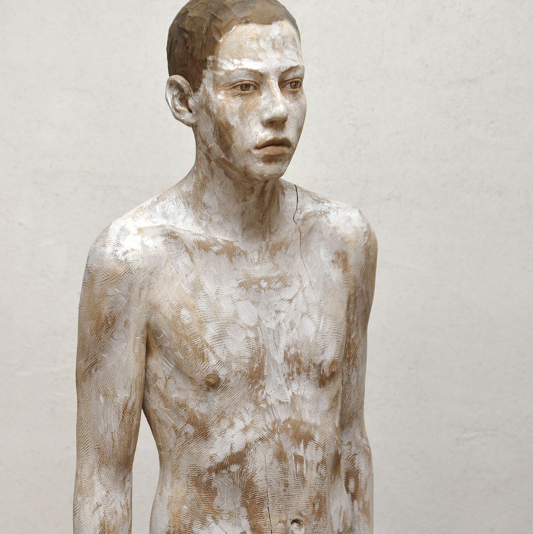 Amazingly Realistic Figurative Wood Sculptures By Bruno Walpoth (15)