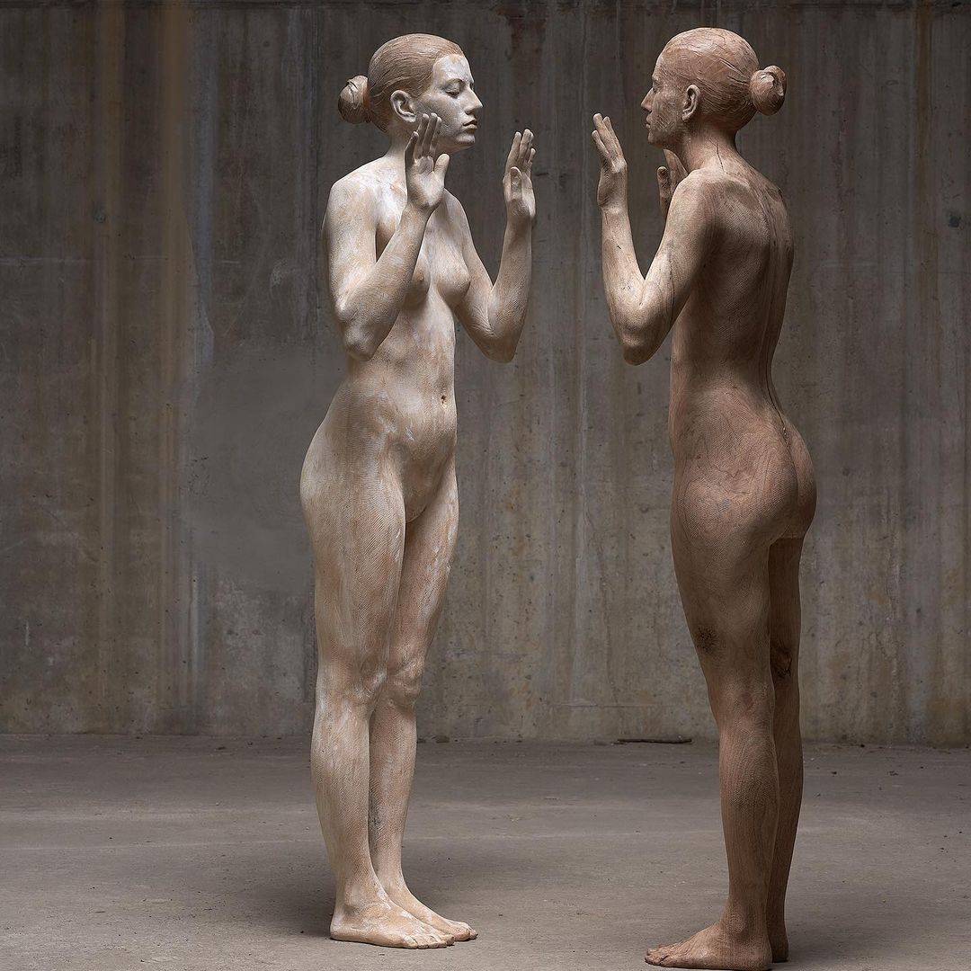 Amazingly Realistic Figurative Wood Sculptures By Bruno Walpoth (17)