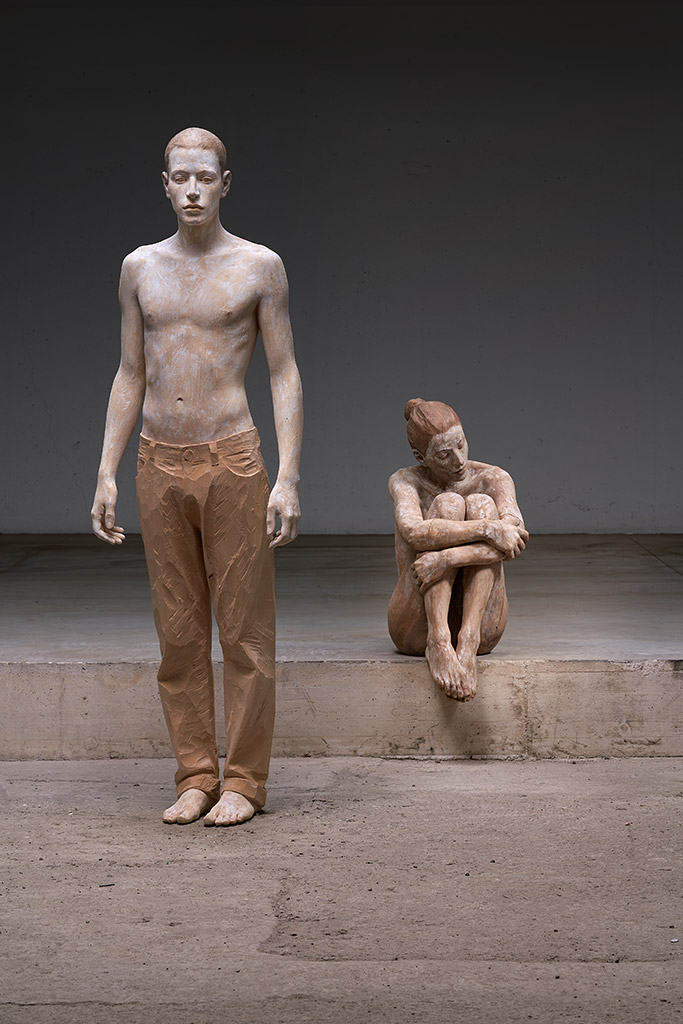 Amazingly Realistic Figurative Wood Sculptures By Bruno Walpoth (23)