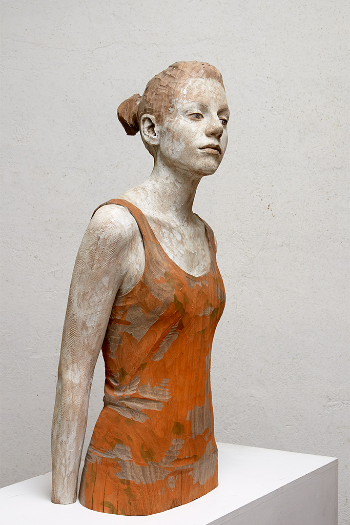 Amazingly Realistic Figurative Wood Sculptures By Bruno Walpoth (24)
