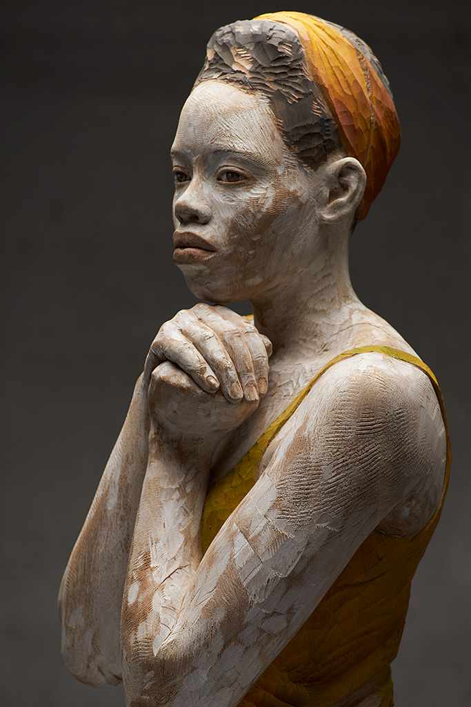 Amazingly Realistic Figurative Wood Sculptures By Bruno Walpoth (7)