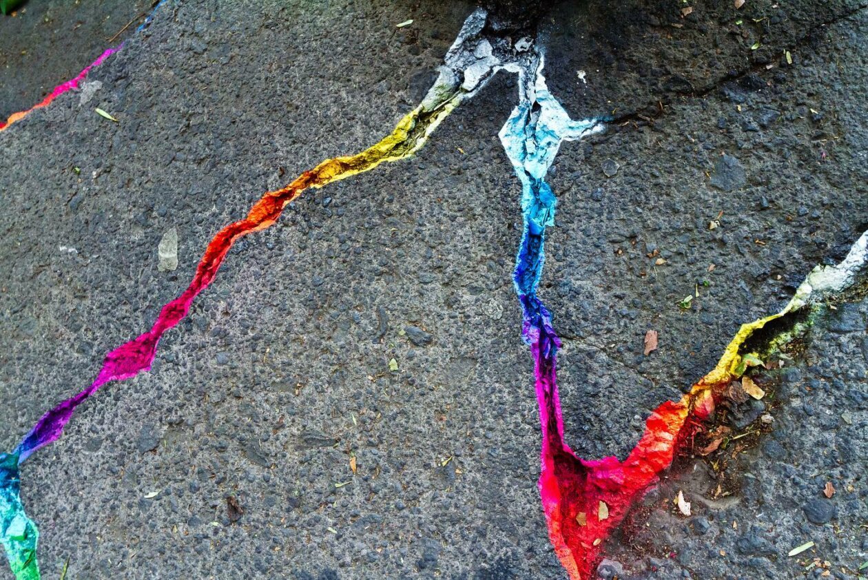 Vibrant Interventions Painted On Cracked Sidewalks By Xomatok (3)