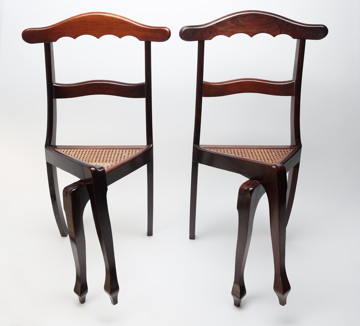 Cadeiras De Pernas Cruzadas (cross Legged Chair) By Luiz Philippe